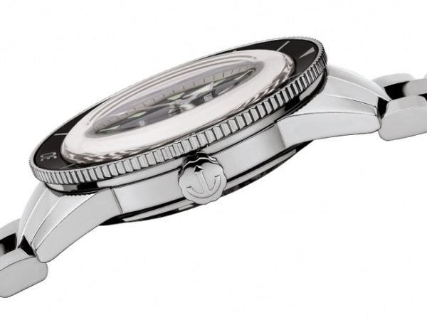 RADO CAPTAIN COOK AUTOMATIC 37.30 MM STAINLESS STEEL BLACK