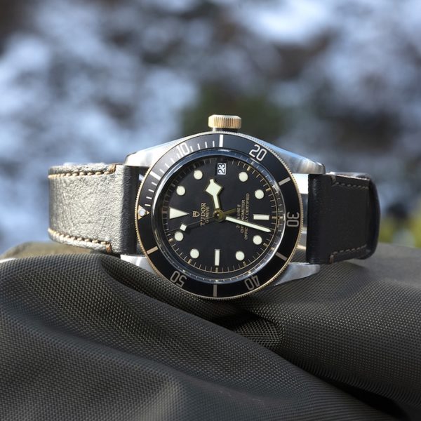 TUDOR BLACK BAY DATE AUTOMATIC WITH BIDIRECTIONAL ROTOR 41 MM POLISHED AND SATIN STEEL BLACK DUMP