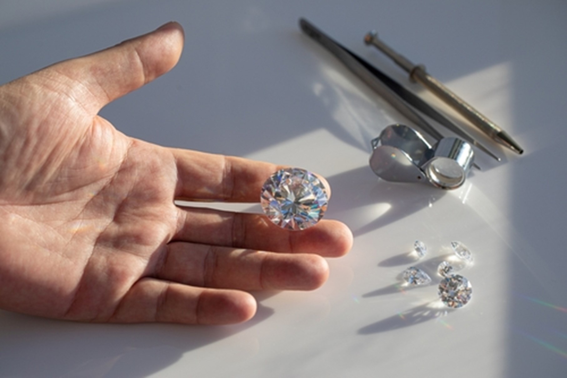 Brilliant Cut: The Art of Shining in Diamonds