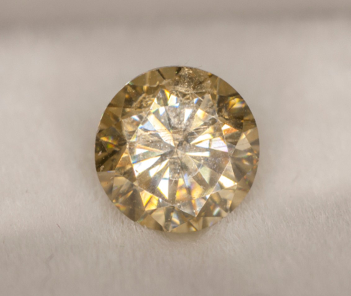 Moissanite and Diamonds: Discover the Characteristics and Differences